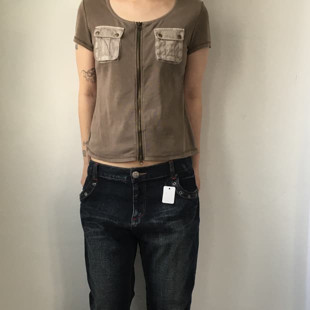 Pocket point zip up top