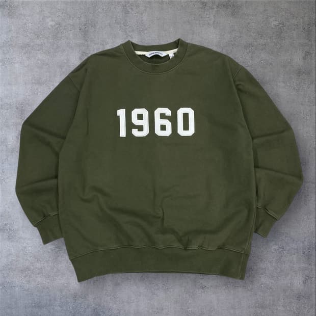 유니폼 브릿지 카키 컬러 1960 빅로고 맨투맨