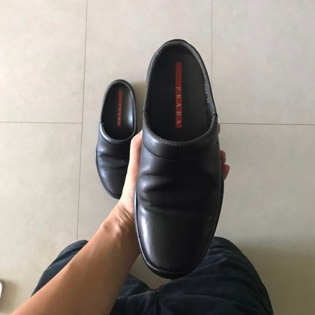 프라다 슬립온