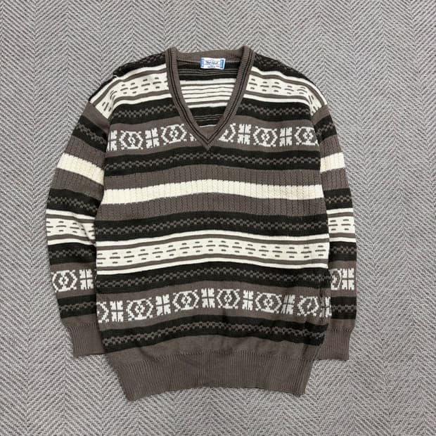 에스닉 패턴 브이넥 니트 v1653