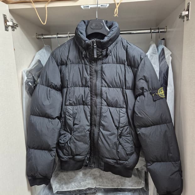 정품 스톤아일랜드 크링클랩스 패딩 95-M 블랙