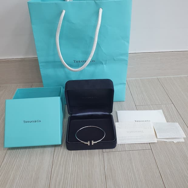티파니앤코 T 와이어팔찌 화이트골드 판매해요