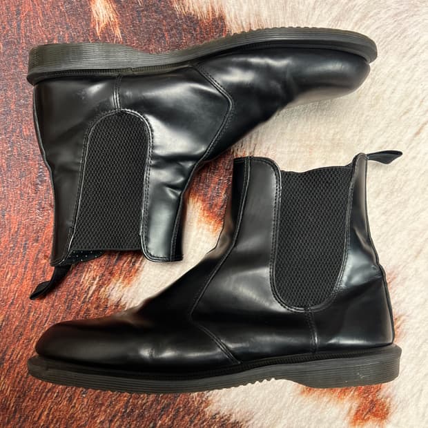 닥터마틴 플로라 첼시부츠 블랙 42 (270mm)