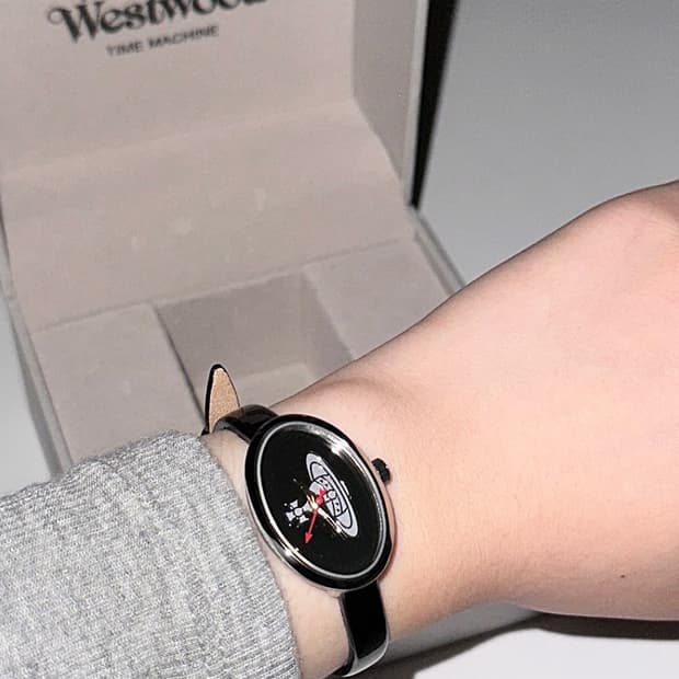 비비안웨스트우드 메달 시계