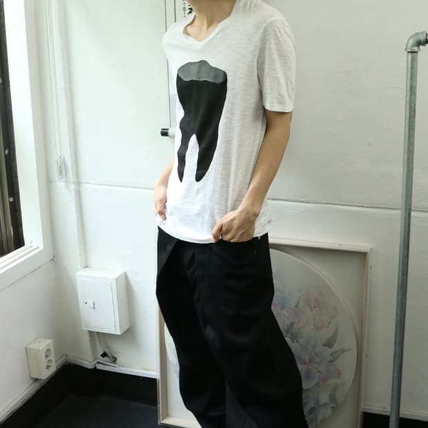 닐 바렛 화이트 그래픽 티셔츠 