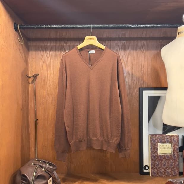 모르가노 브이넥 니트