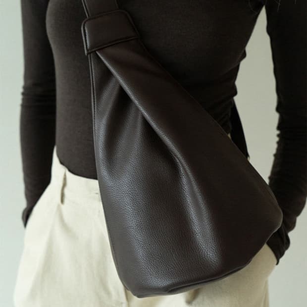 Le Sling Bag 브라운