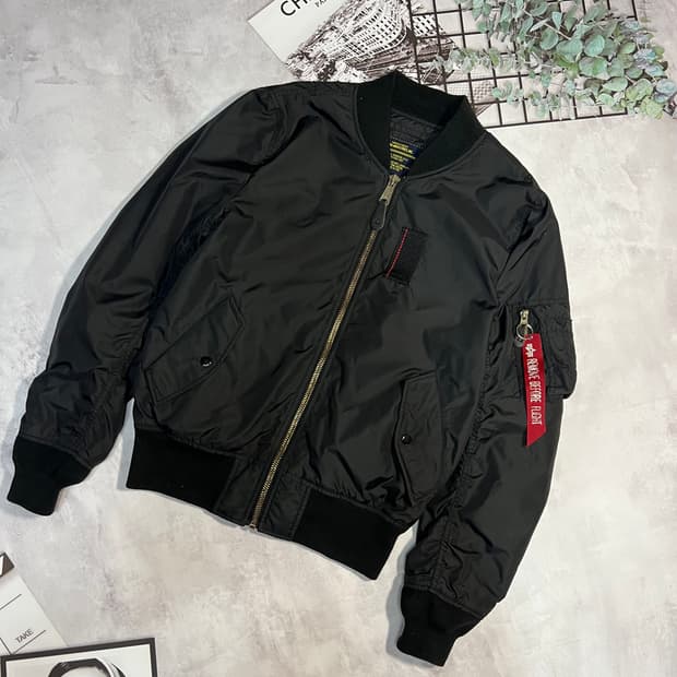 알파 인더스트리