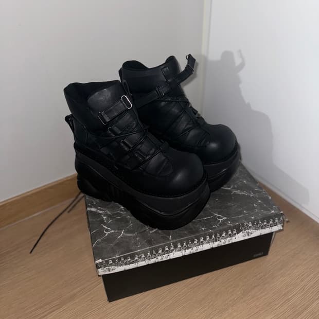 데모니아 박서 13 플랫폼 부츠 (9)