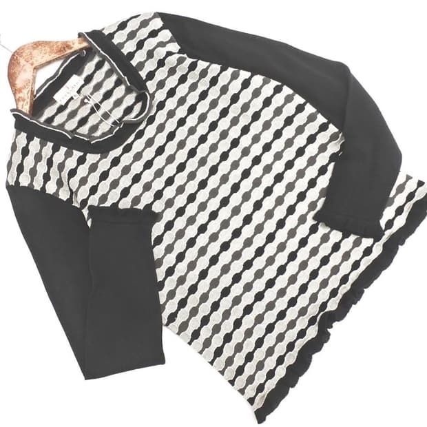 trussardi 프릴 니트 스웨터