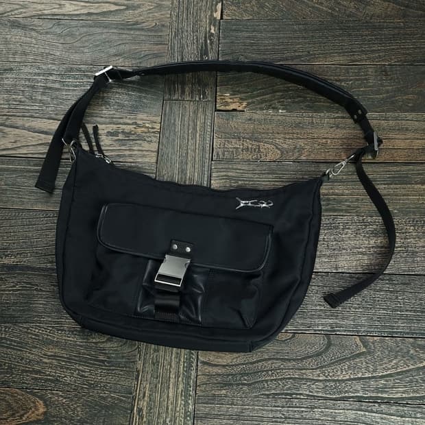 [메종미네드] 나일론 버클 투웨이 호보백 크로스백 블랙 M18876