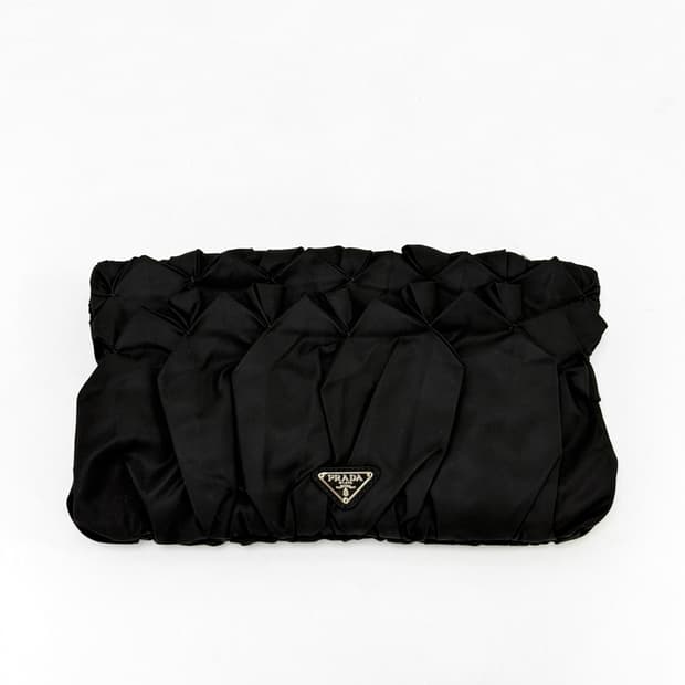 프라다 개더드 나일론 클러치