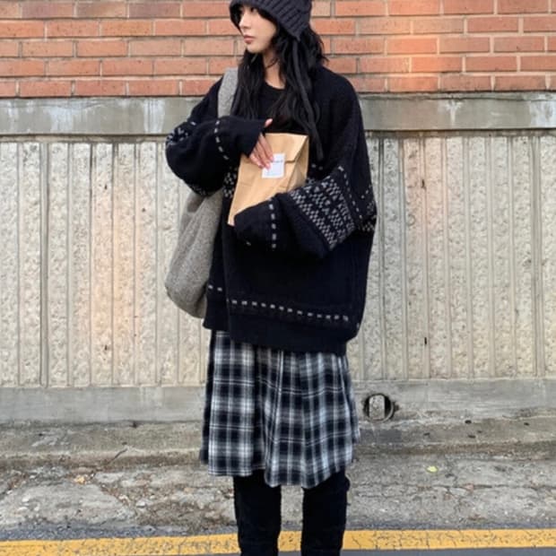 데일리쥬 울 체크 플리츠 미디 스커트 블랙