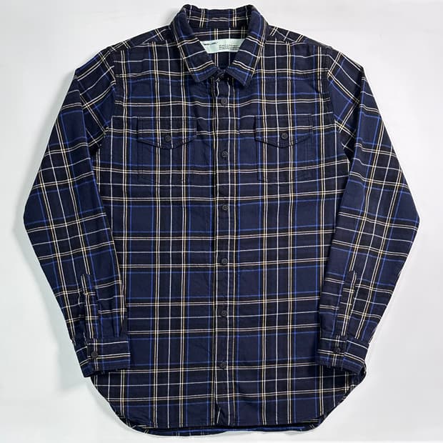 오프화이트 에로우 체크 셔츠  