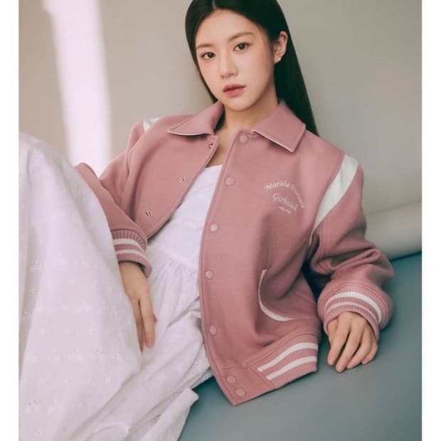마리떼 프랑소와 저버 체인 로고 바시티 자켓 핑크