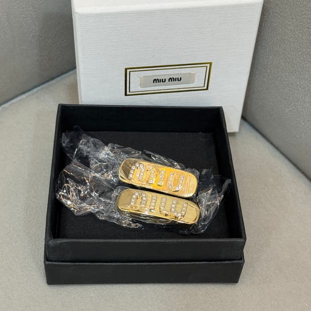 새상품 미우미우 헤어핀 클립 