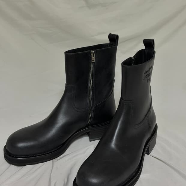 아크네 스튜디오 레더 왁스 부츠