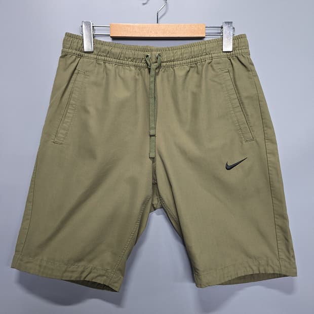 나이키 NIKE 스우시 카키 쇼츠 반바지 L