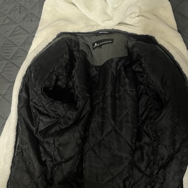 무스너클 버니스웨터m