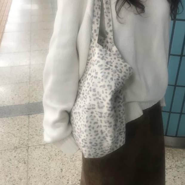 cenny 체니 밀키카우백 구해요