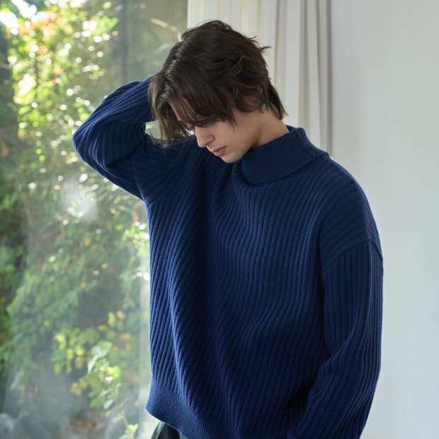 웨이비니스 펄 포인트 터틀넥 니트 스웨터 딥블루2