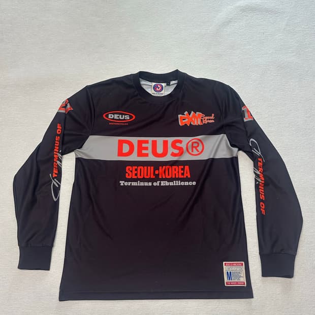 데우스 엑스 마키나 롱슬리브