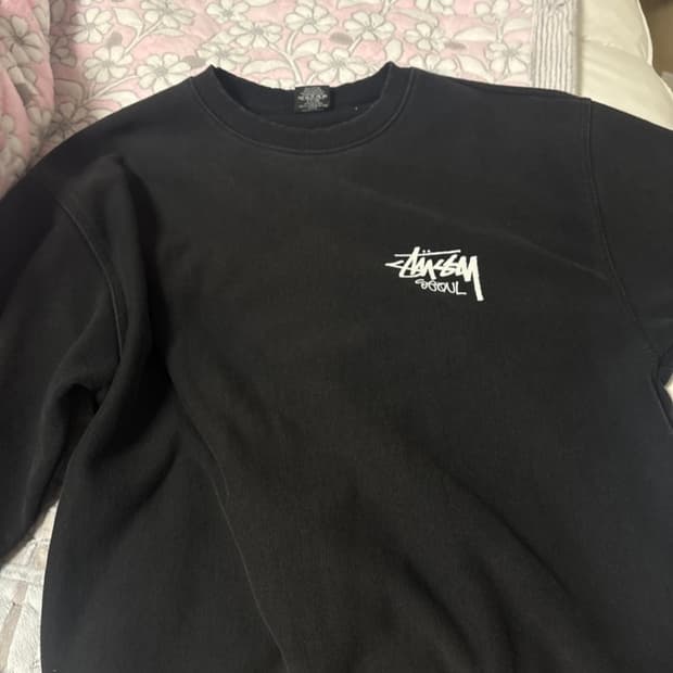 스투시 서울 맨투맨 블랙 