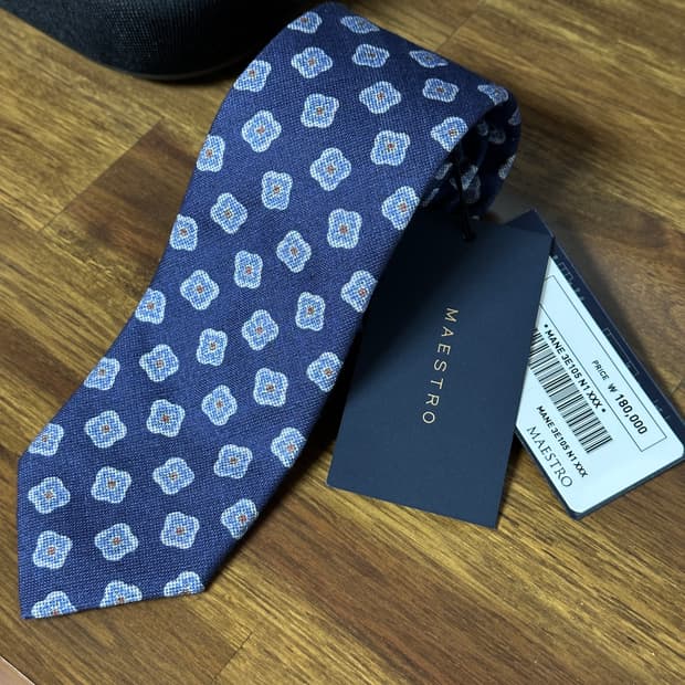 [새제품] 🇮🇹마에스트로 이태리메이드 플라워 패턴 실크 넥타이 네이비