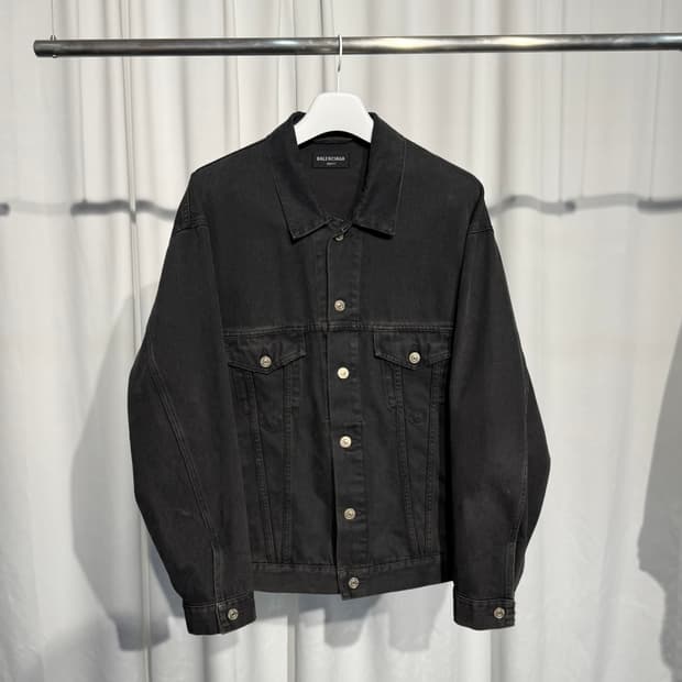 (105) 발렌시아가 스프레이 워싱 데님 자켓 