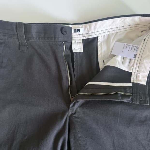 유니클로 와이드핏 치노 차콜 82