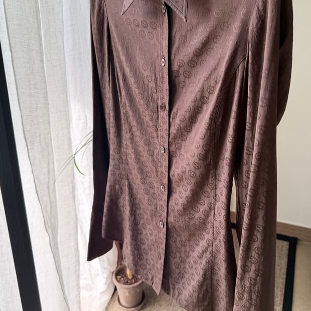 구찌 silk brown logo shirts