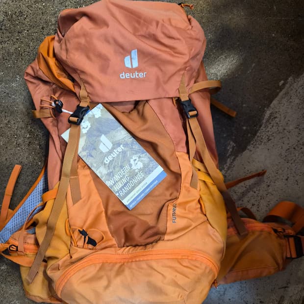 32L) 도이터 퓨추라 등산 배낭 팝니다