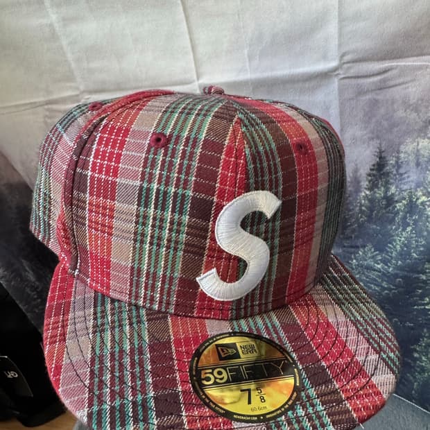 슈프림 메탈릭 플레이드 S 로고 뉴에라 레드 - 23SS