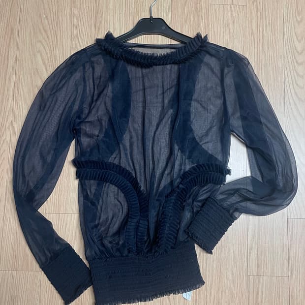 Ulika Sanctus 플리츠 메쉬탑