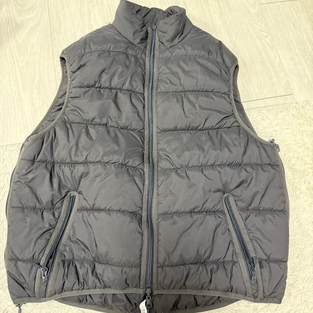 (L)다이와피어39 테크 리버시블 조끼패딩 차콜