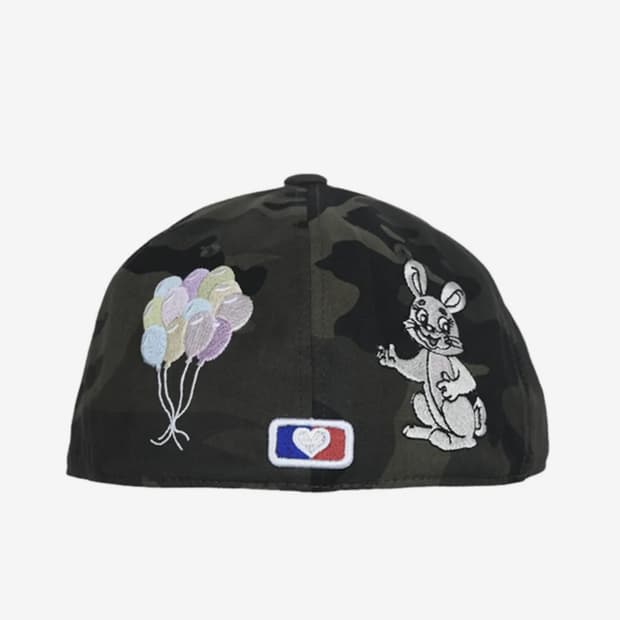 더뮤지엄비지터 모자 카모