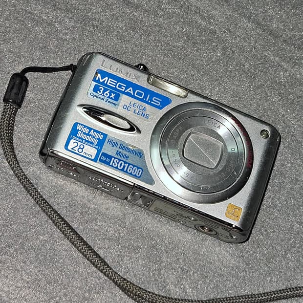 파나소닉 루믹스 DMC-FX01 빈티지 디카 판매합니다