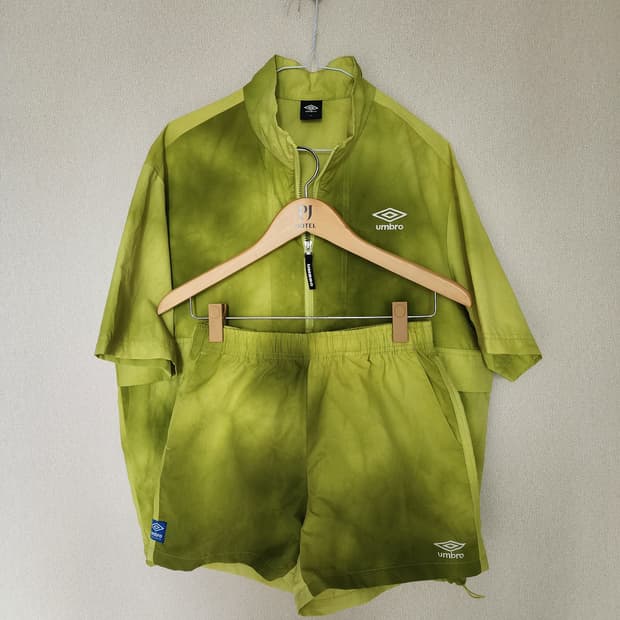 엄브로 아노락 타이 다이 셋업