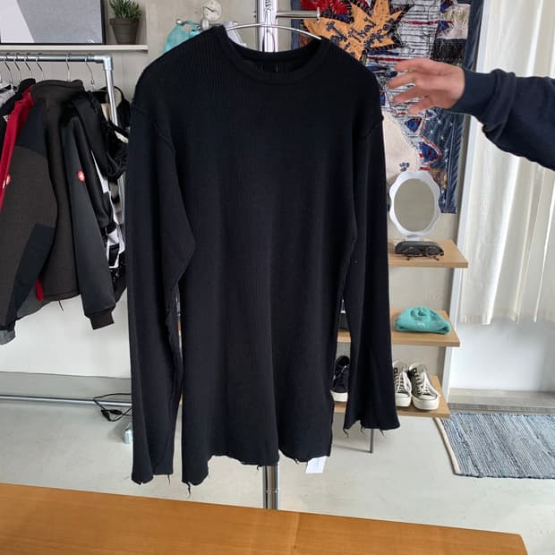 Perverze 퍼버즈 데미지 니트