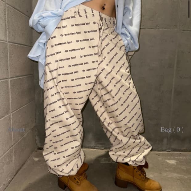 동전지갑+)더미스테리어스호텔 풀로고 팬츠 오트밀
