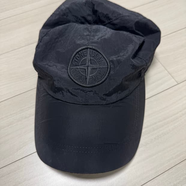 스톤아일랜드 나일론메탈 블랙 L사이즈 모자 판매합니다.