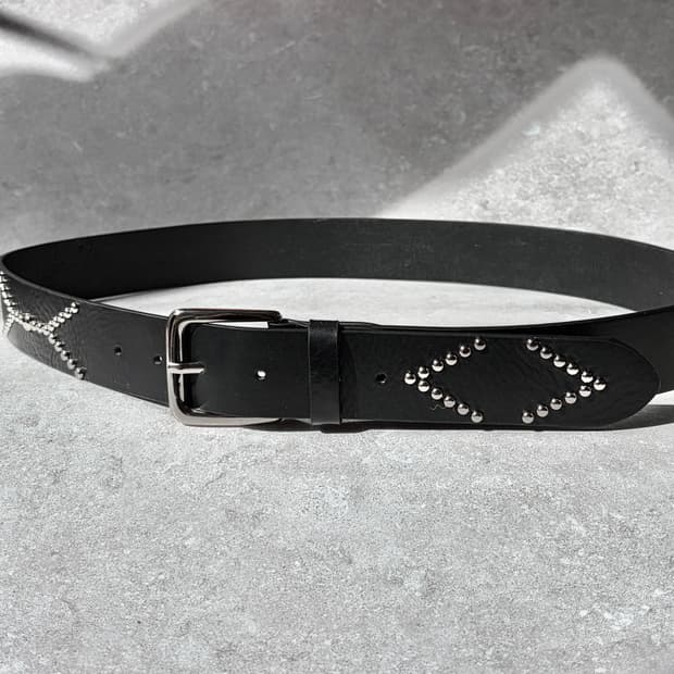 Oribell 애로우 스터드 장식 이탈리아 소가죽 벨트 블랙