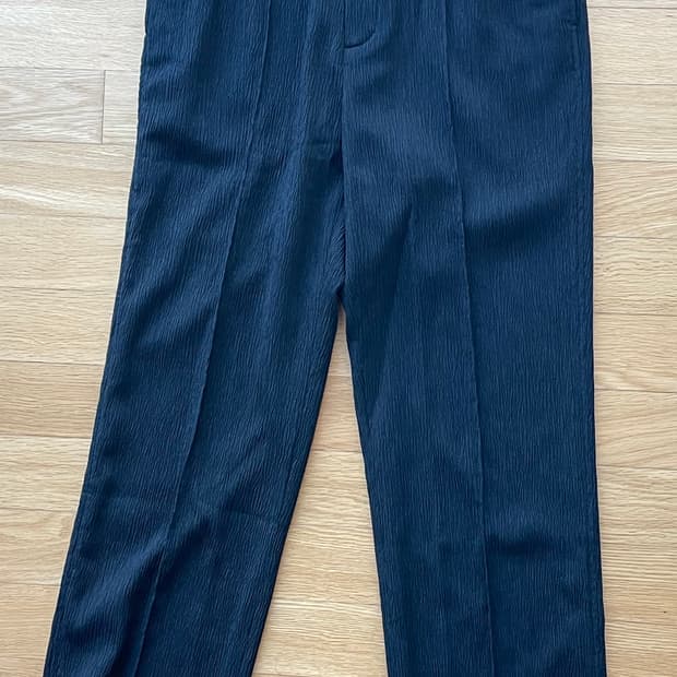 솔리드옴므 블랙 플리츠 세미 와이드 밴딩 팬츠