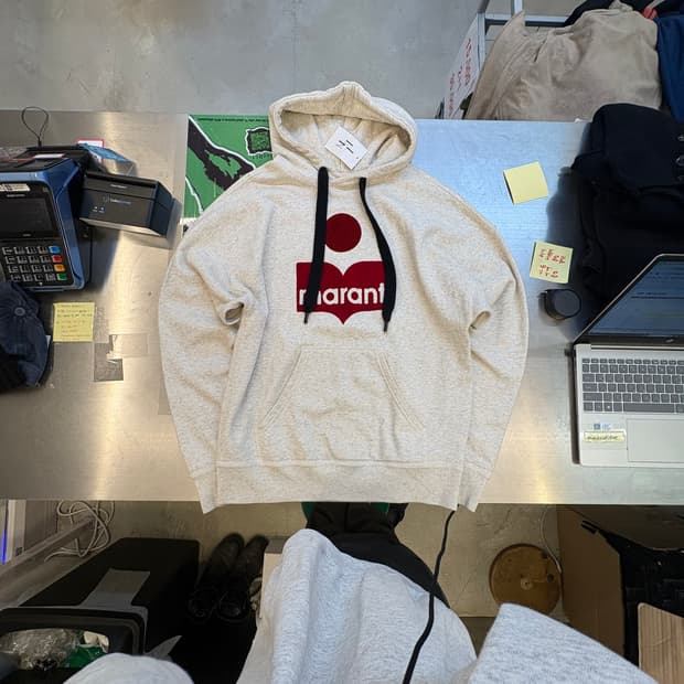 이자벨 에뚜왈 마랑 맨셀 후디