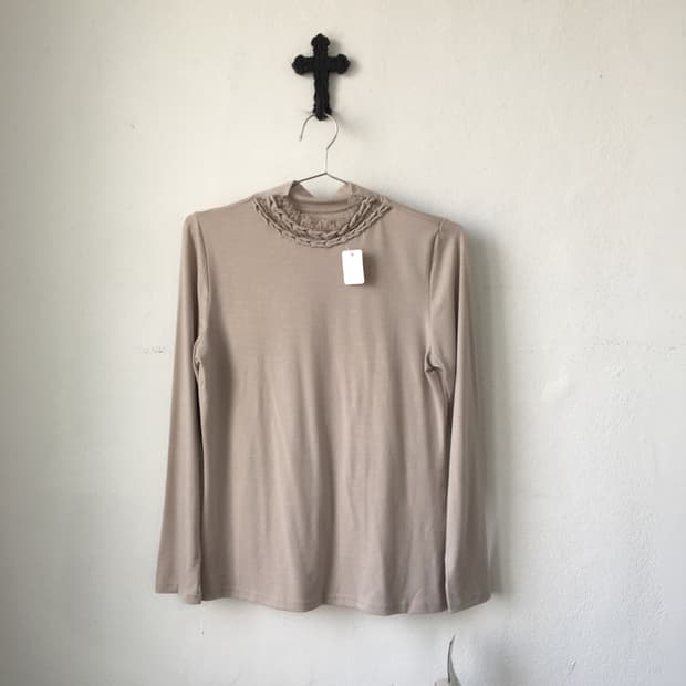 High neck lace point sleeve