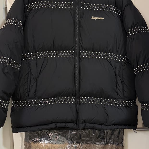 슈프림 x B.B. 사이먼 스터드 퍼퍼 자켓 블랙 - 22SS