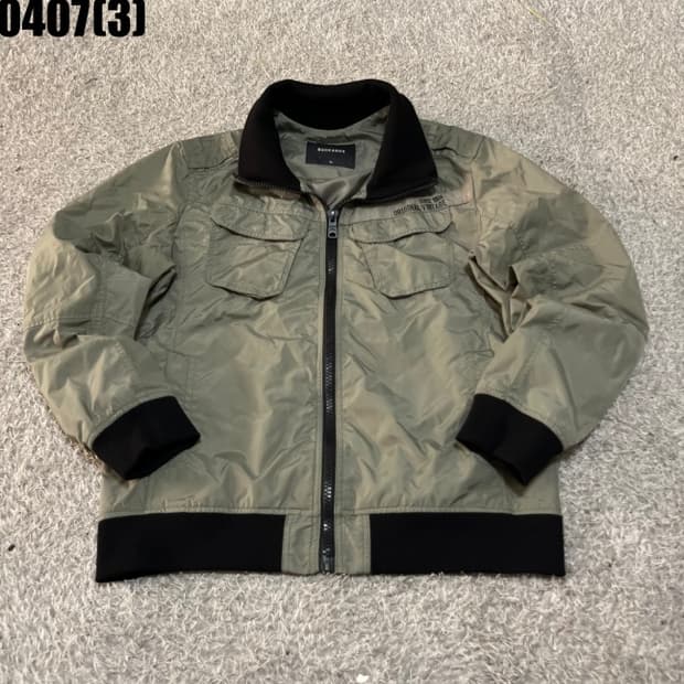 버커루 바람막이 자켓