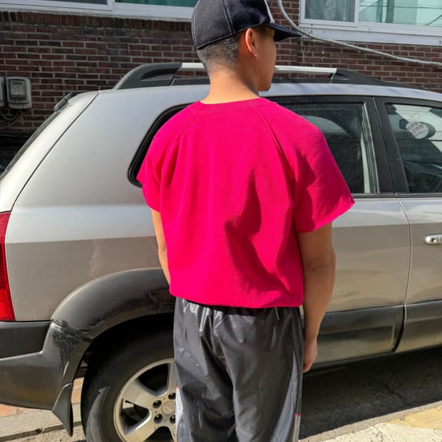 Paniill cutting sweatshirts