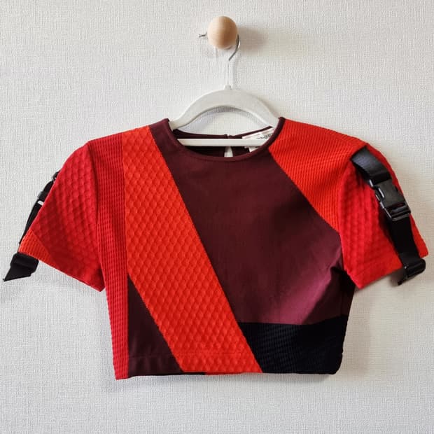 알렉산더 맥퀸 니티드 크롭탑 (44-날씬55) 1회착/새상품 수준