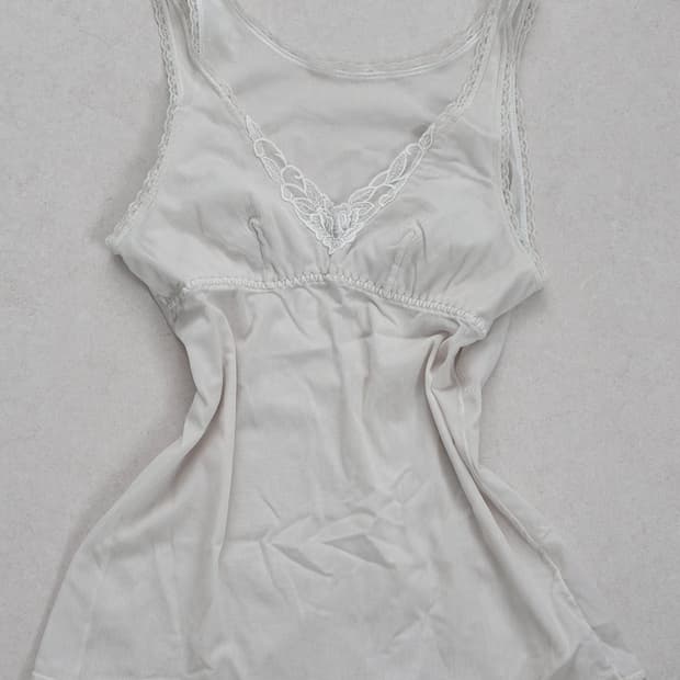 레이스 슬리브리스 나시 Lace detail sleeveless